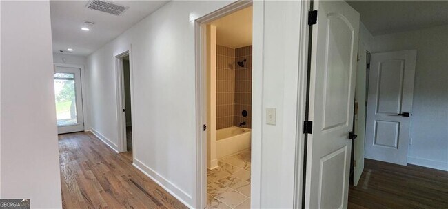 Photo - 273 Wadley St NW