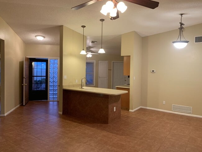 Photo - 2220 S Iris Dr