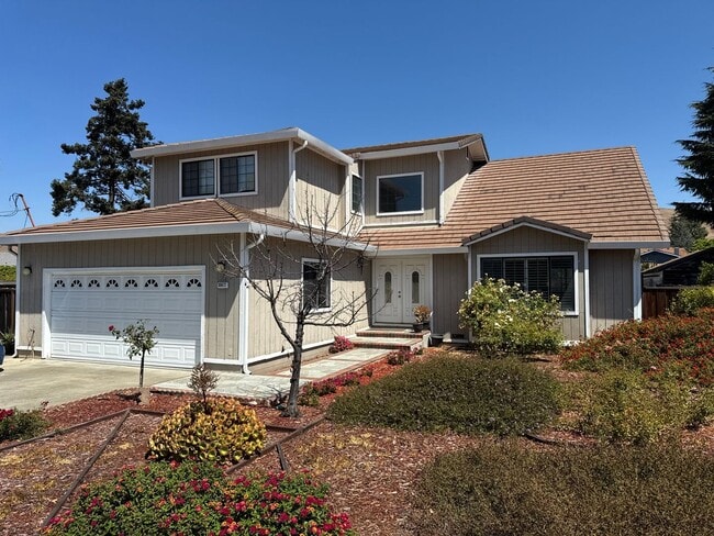 Spacious 5BD Fremont Home | 2-Story w/ Hug... - Spacious 5BD Fremont Home | 2-Story w/ Hug...