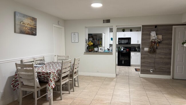 Photo - 12055 Royal Palm Blvd Unidad 12055 #4J