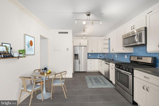 Photo - 4100 Cathedral Ave NW Unit 712