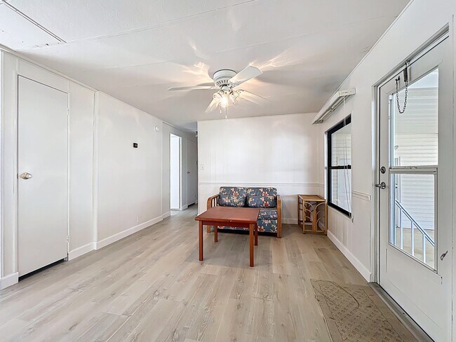 Photo - 909 Sequoia St