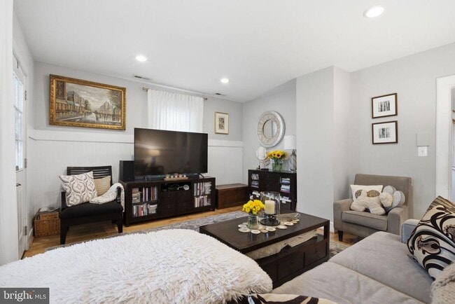 Photo - 611 S King St