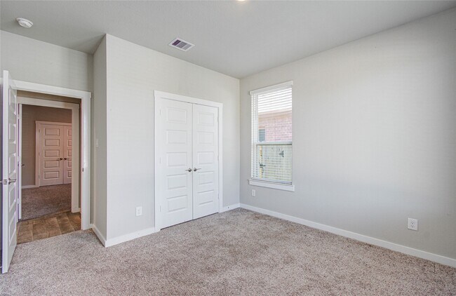 Photo - 28511 Hannahs Harbor Ln