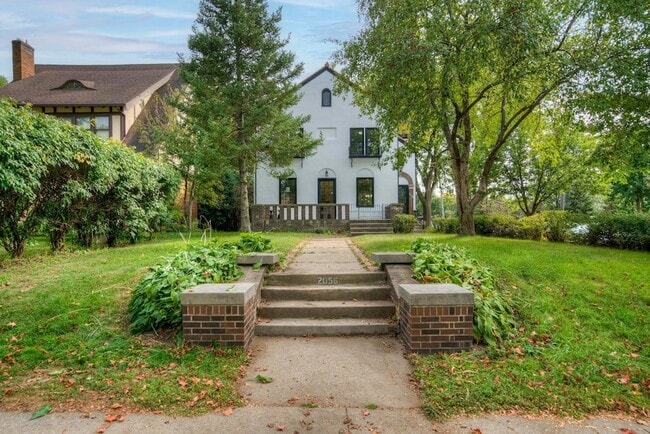 Photo - 2056 Summit Ave