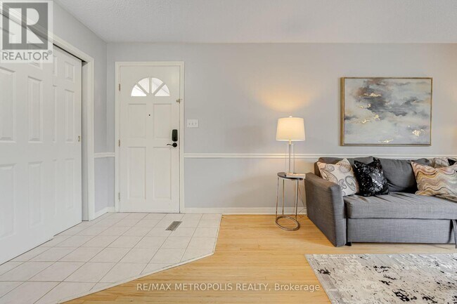 Photo - 287 Waverly St N