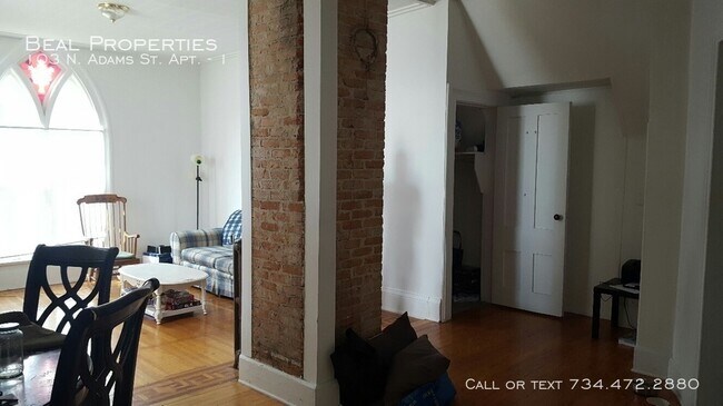 Photo - 103 N Adams St Unidad 1