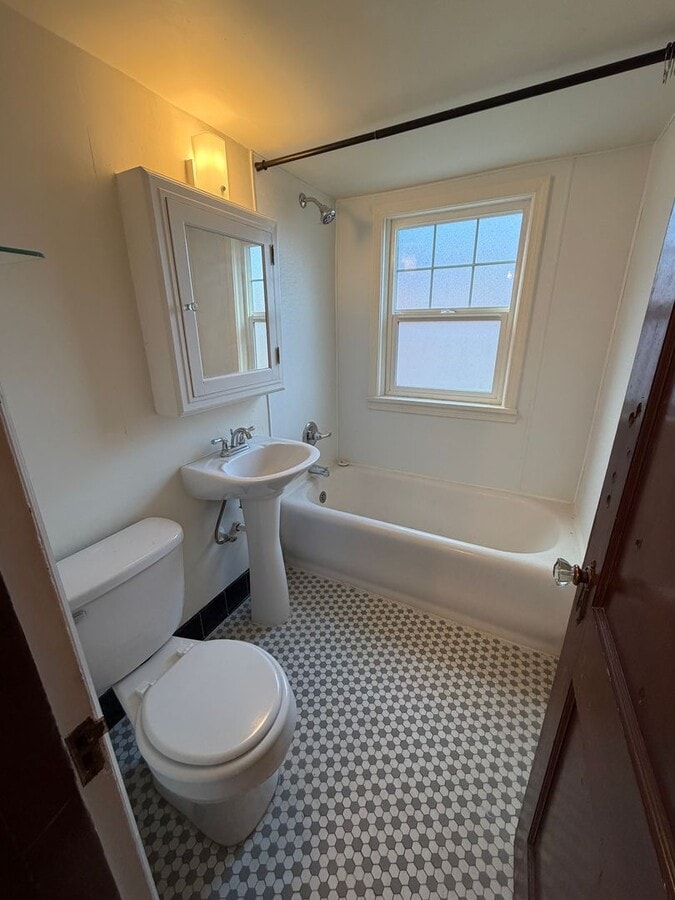 Photo - Newly Painted Studio Apartment - Located near Sky Lakes and Oregon Tech!