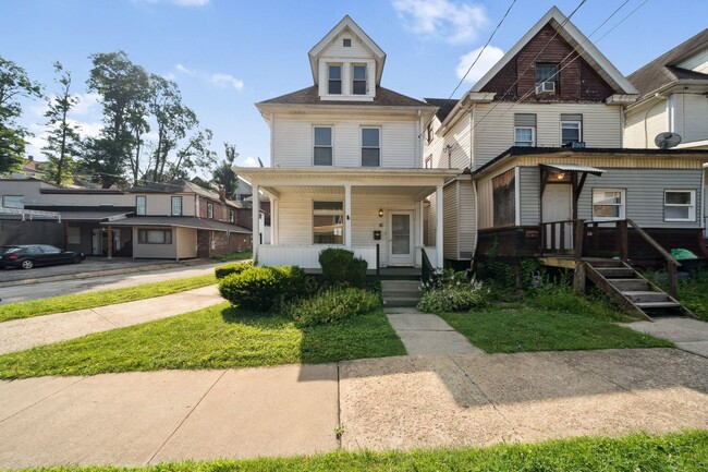 Building Photo - Fresh 3 bedroom home in Jeannette availabl...