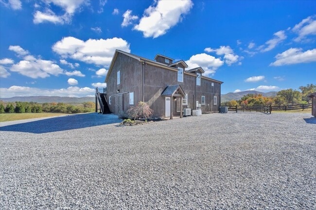 Photo - 1180 Longfield Rd