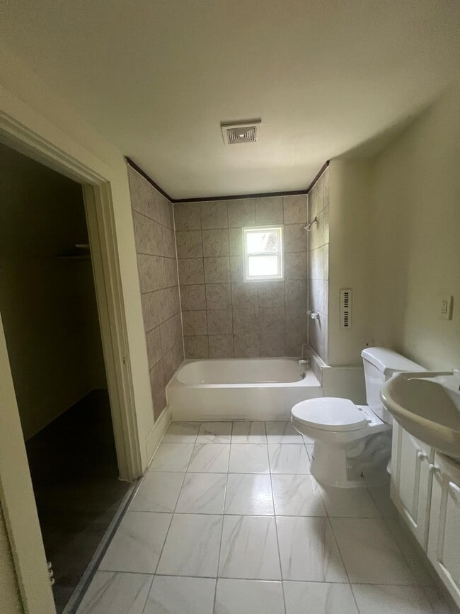 Photo - 1349 Yates Ave