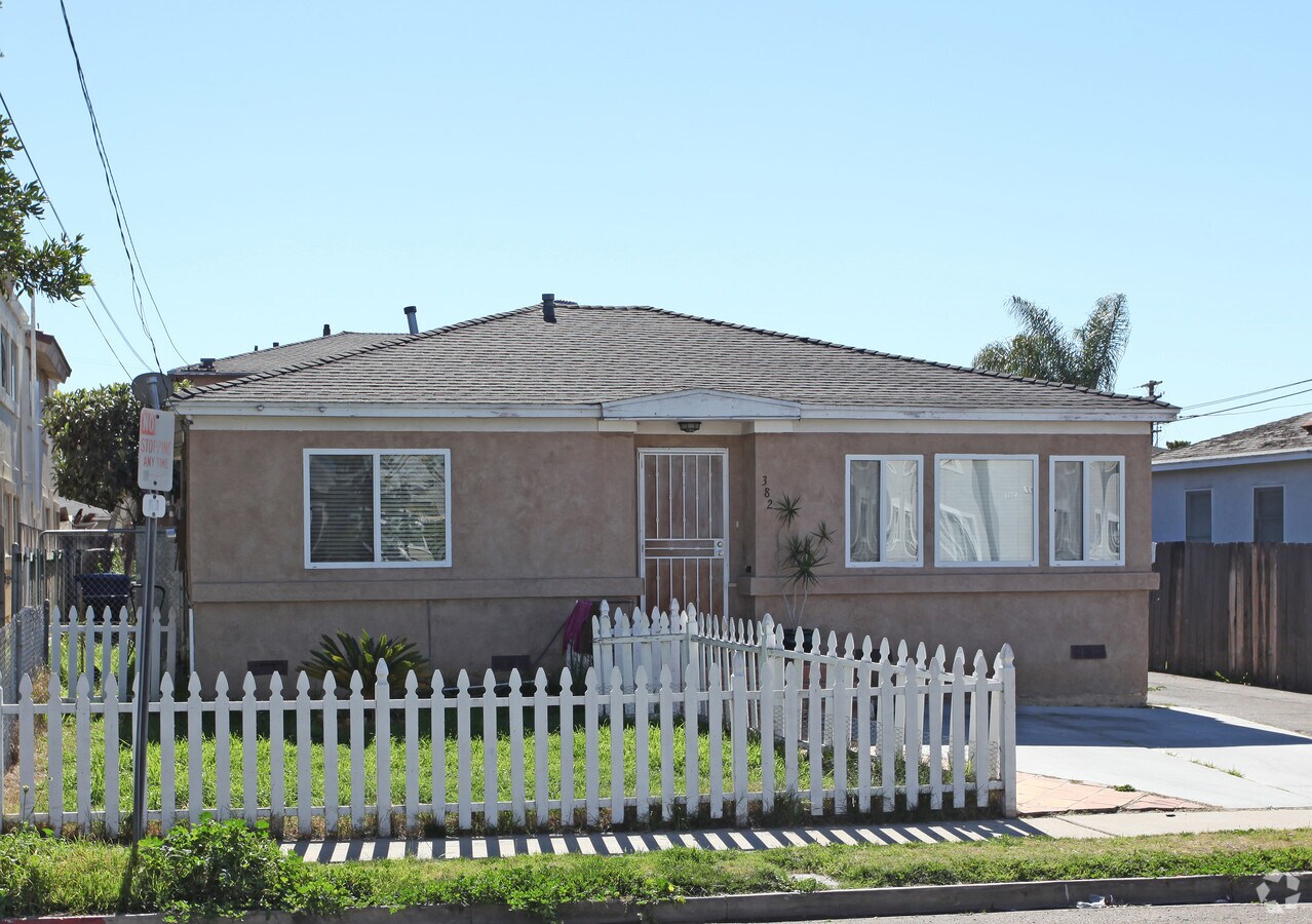 Photo - 382 Vance St