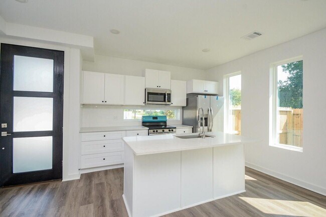 Photo - 4358 Clover St