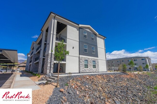 Building Photo - Modern and Freshly Built 2 Bedroom Condo!