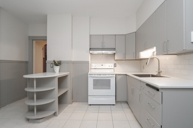 Photo - 61 Washington Rd Unit 2