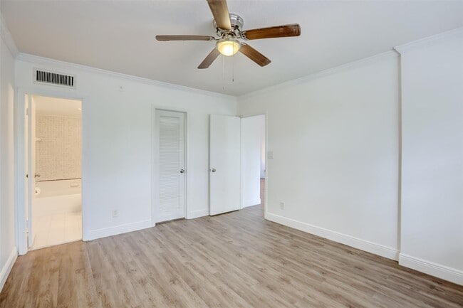 Photo - 128 S Cypress Rd Unidad 836