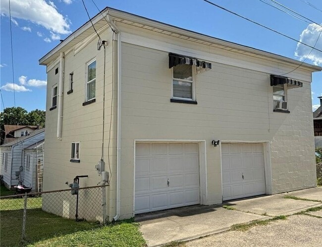 Photo - Charming 2 Bedroom Home in South Charleston with Beautiful Hardwood Flooring Throughout!