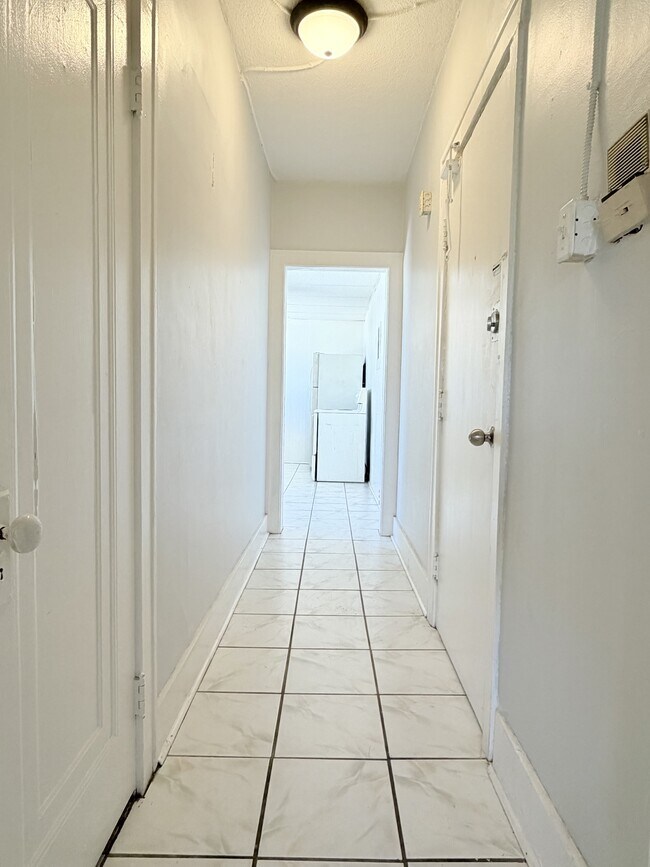 Photo - 1441 Wyandotte St E Unit 13