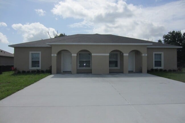 Building Photo - Poinciana Duplex Home