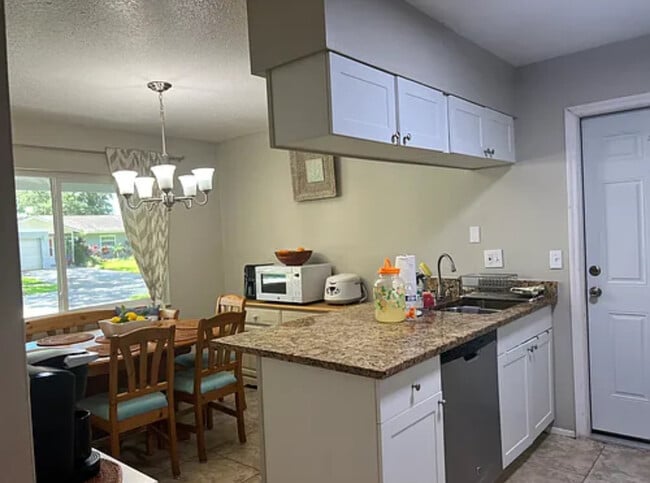 Photo - 1618 Amberglen Dr