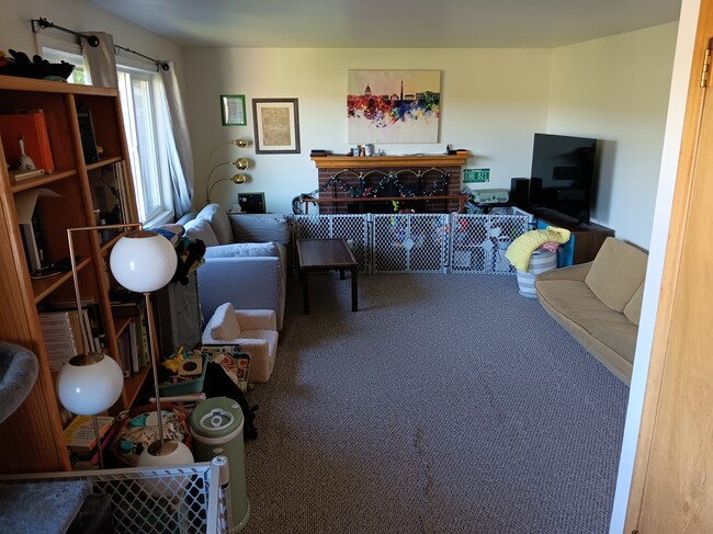 Building Photo - 213 NW Timothy St Unit #4