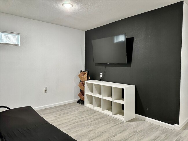 Photo - 4802 Elser St