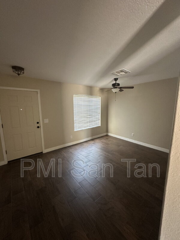 Photo - 941 E Denim Trail