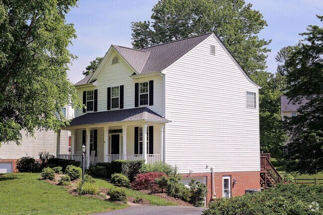 Building Photo - Pet-Friendly N. Albemarle Home With Fenced...