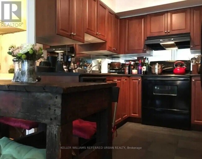 230 King St E Unit 304