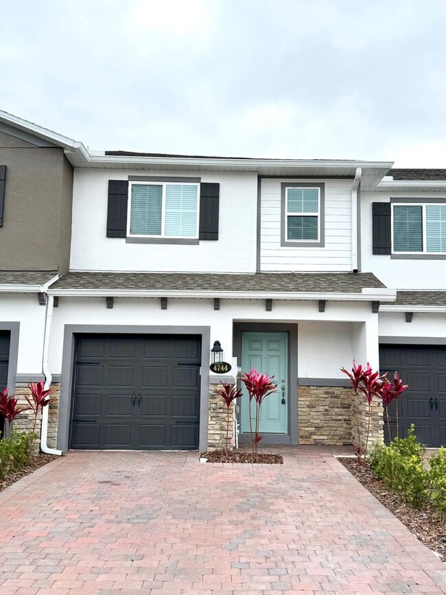 New 3/2.5 Townhome - Aloma/Tuskawilla $2495 - New 3/2.5 Townhome - Aloma/Tuskawilla  $2495