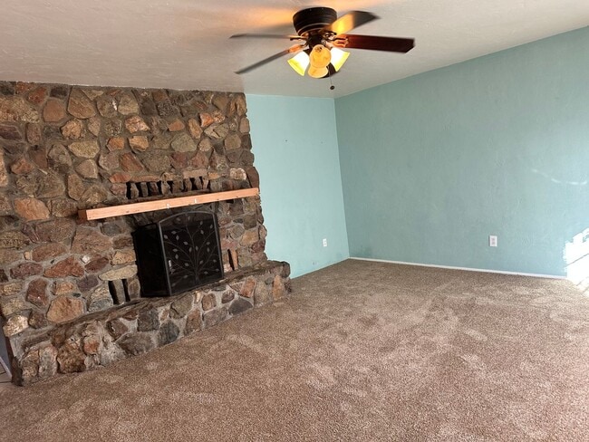 Photo - 4 Bed, 2 Bath House on a Large Corner Lot for Rent (22nd St/Wilmot)