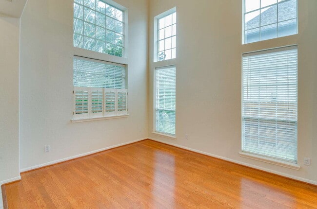 Spacious 5-Bedroom Home in Brazos Landing!