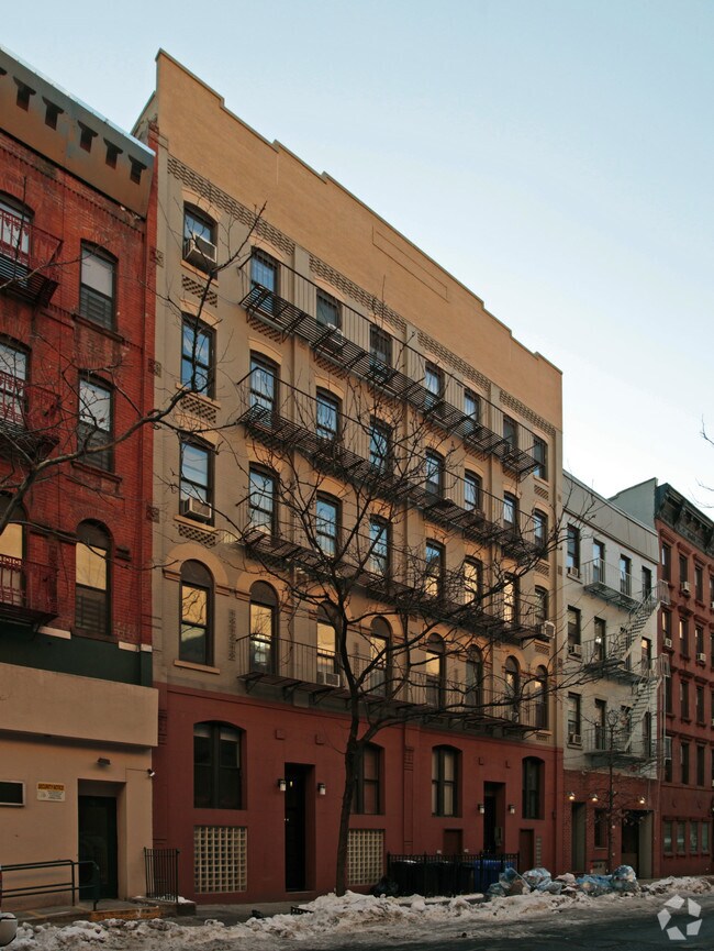 Photo - 520-522 W 50th St