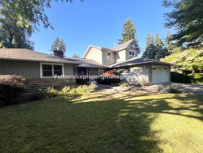Photo - Beautiful Mercer Island Home with Private Hot Tub Pavillion & Spacious Floor Plan
