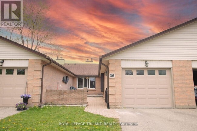 Photo - 60 Fiddlers Green Rd