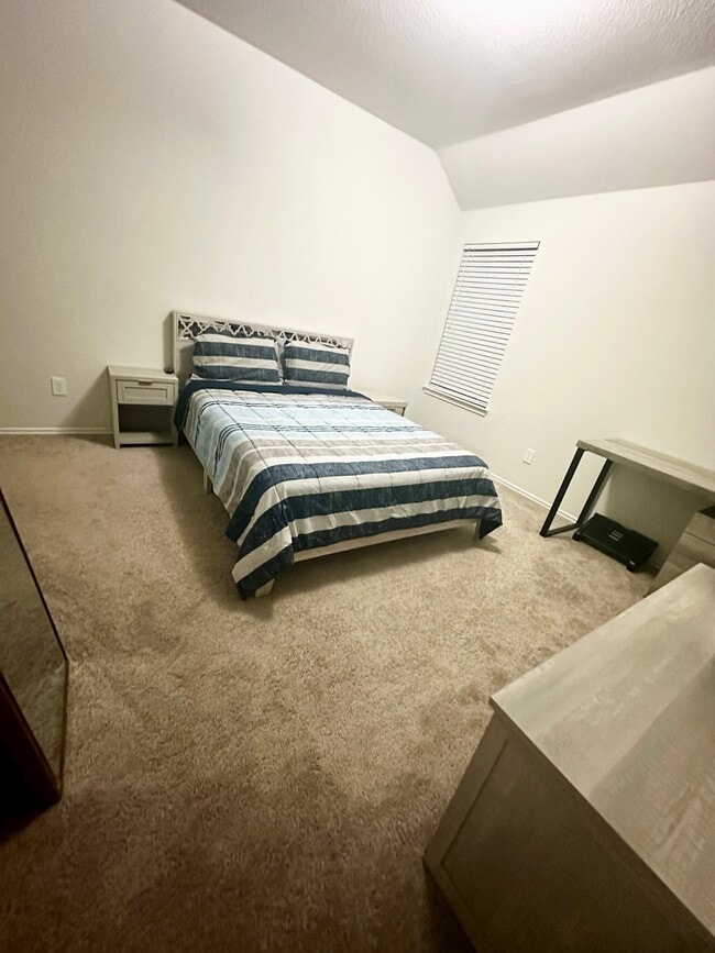 Photo - 1 Bollardpoint Ln