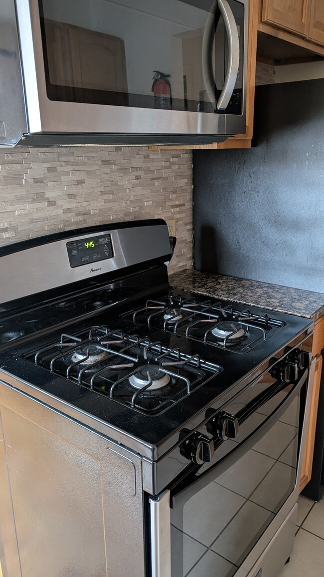 Stove / Microwave - 3rd Flr. - 1775/mo