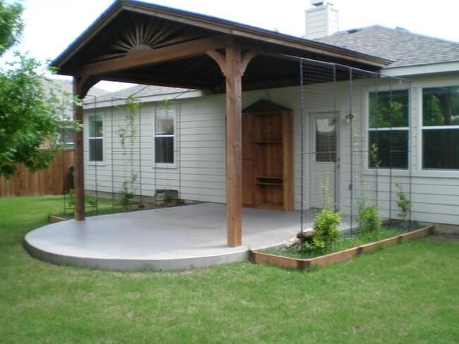 Photo - 2213 Willow Dr