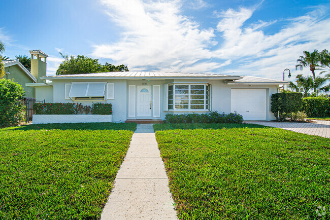 Building Photo - 250 Arlington Rd Rental