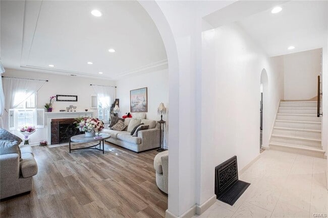 Photo - 2313 Hollister Ter