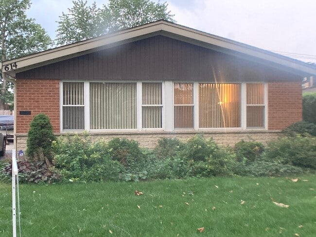 Building Photo - 614 Leamington Ave