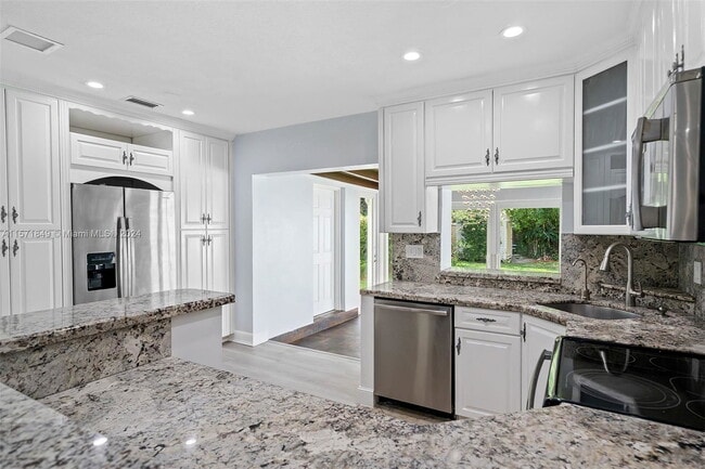 Photo - 804 SE 6th Ct