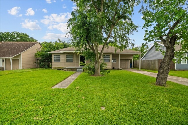 Photo - 623 18th Ave N