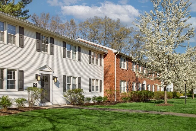 Avon Colonial Manor