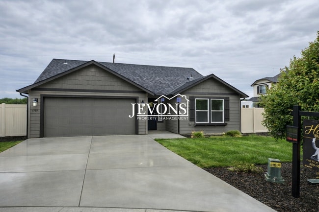 Building Photo - Coming Soon! Great Home with Granite Kitchen & 2-Car Garage in Yakima??????