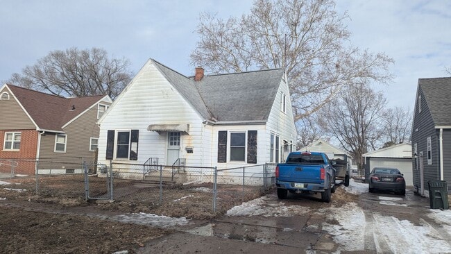 Building Photo - 3 bedroom, 1 bath home in Waterloo