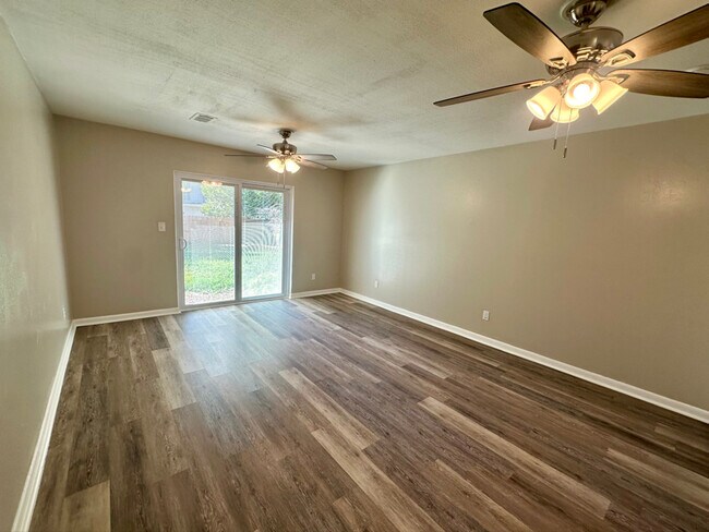 Photo - 6307 Jack St