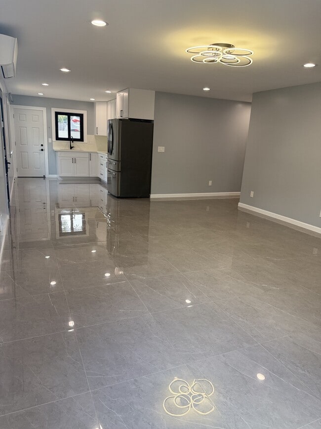 Building Photo - 4030 Hoku Ave