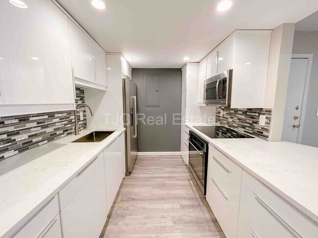 Photo - 8335 Fairmount Dr