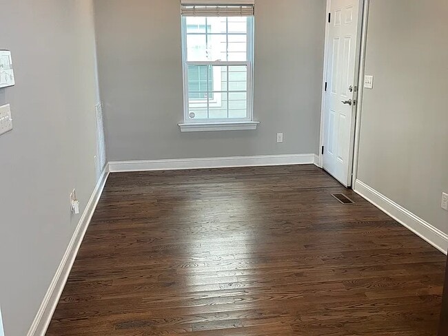Photo - 114 W 19th St